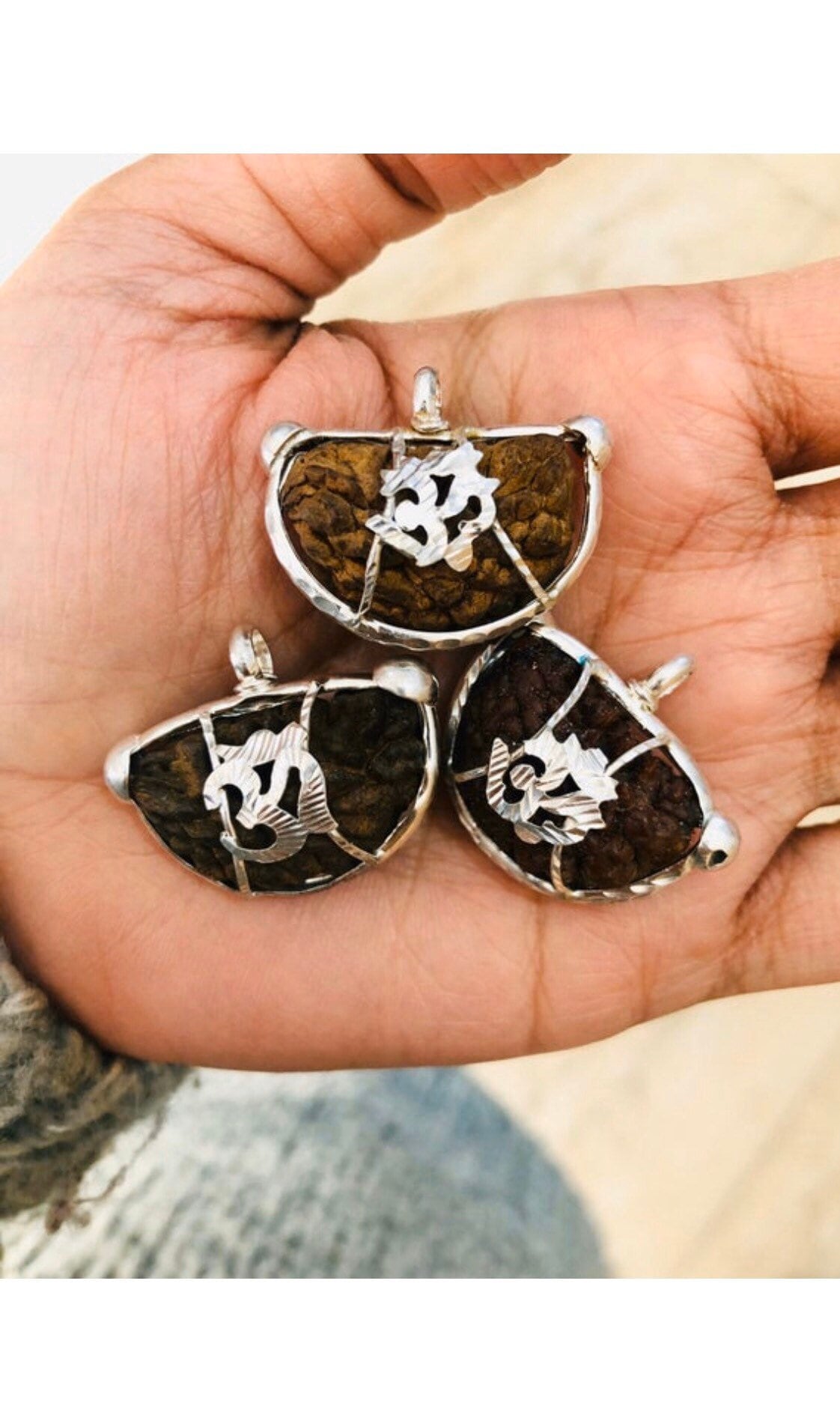 1 Packung Ein Gesicht Rudraksha Silber Om Anhänger Ganesha - Chanting Meditation von spiritualworldstudio