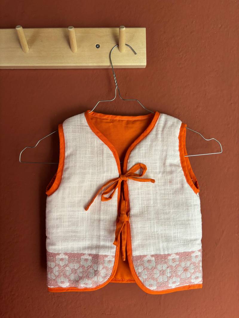 steppweste | Quilted Vest - Orange, Rosa, Blumenapplikation Flower Application Unikat von spusputextiles
