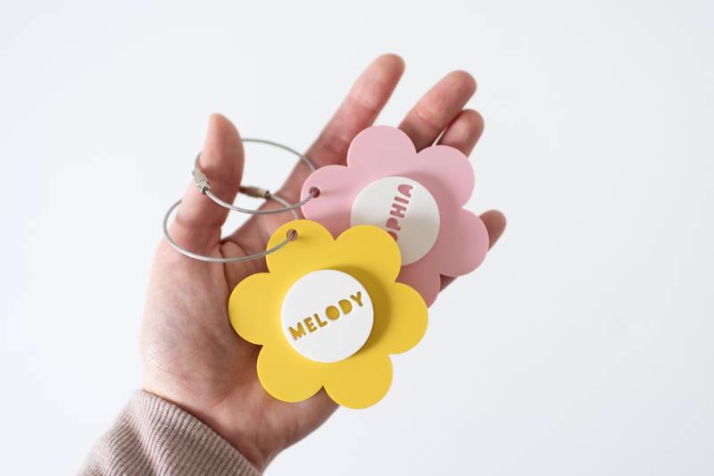 Personalisierte Gänseblümchen Name Taschenanhänger Acryl Schlüssel | Personalisierter Schlüsselanhänger, Individueller Buchstabe Schulanfang Personalisierte Gänseblümchen Name Taschenanhänger Acryl Schlüssel | Personalisierter Schlüsselanhänger, Individueller Buchstabe Schulanfang von squeezeandthankyou