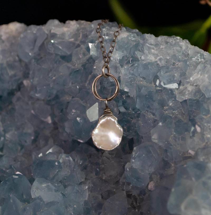 Weiße Keshi Perle Tropfen Halskette - Einzigartige Süßwasser Sterling Silber Draht Gewickelt Handgemachte von srdesignstudio