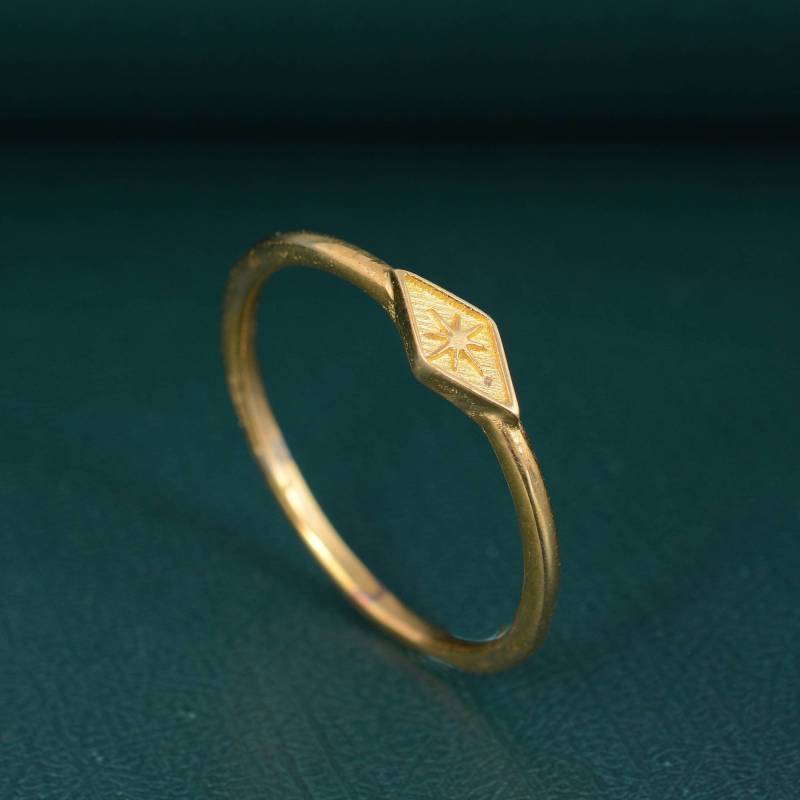 North Star Gold Ring, Brass Signet Starburst Polaris Dainty Stacking Rings For Women, Compass Ring von sristhijewels