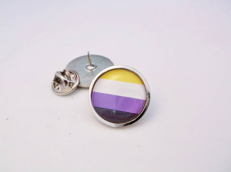 Non-Binary Pride Flagge Lgbt Non Binary Bewegung Gay Lgbtq Nonbinary Regenbogen Anstecknadel Abzeichen Krawatte Tack Manschettenknöpfe von srmerchandise