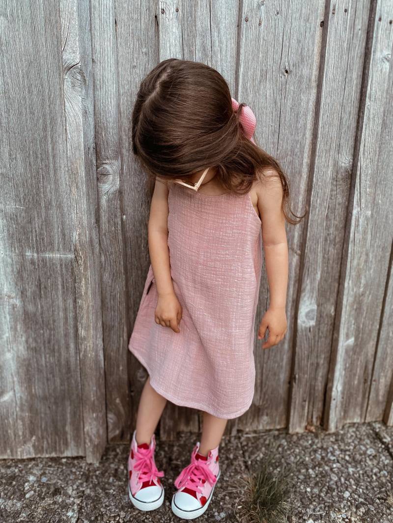 Dein Design | Musselin Sommerkleid Trägerkleid Hängerchen Musselinkleid Strandkleid Viele Farben Mädchen Baby Kinderkleidung von sschleifenliebee