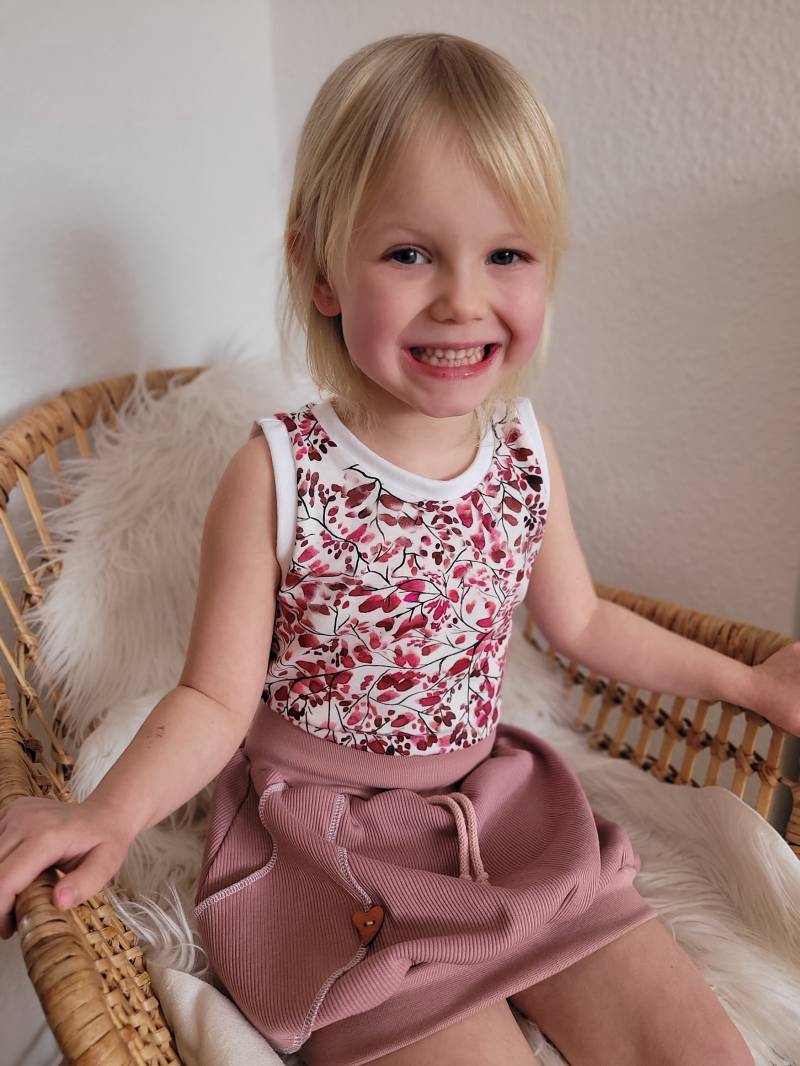 Hemdchen - Tank Top Baumwolljersey Shirt Basic Blätter Blumen Zweige Mädchen- Kind Baby Kinderkleidung von sschleifenliebee