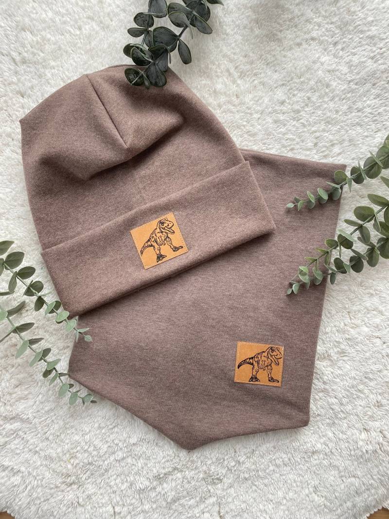 Dein Design | Hipster Beanie Dreieckloop Dino Label Farbwahl Übergang Junge Mädchen von sschleifenliebee