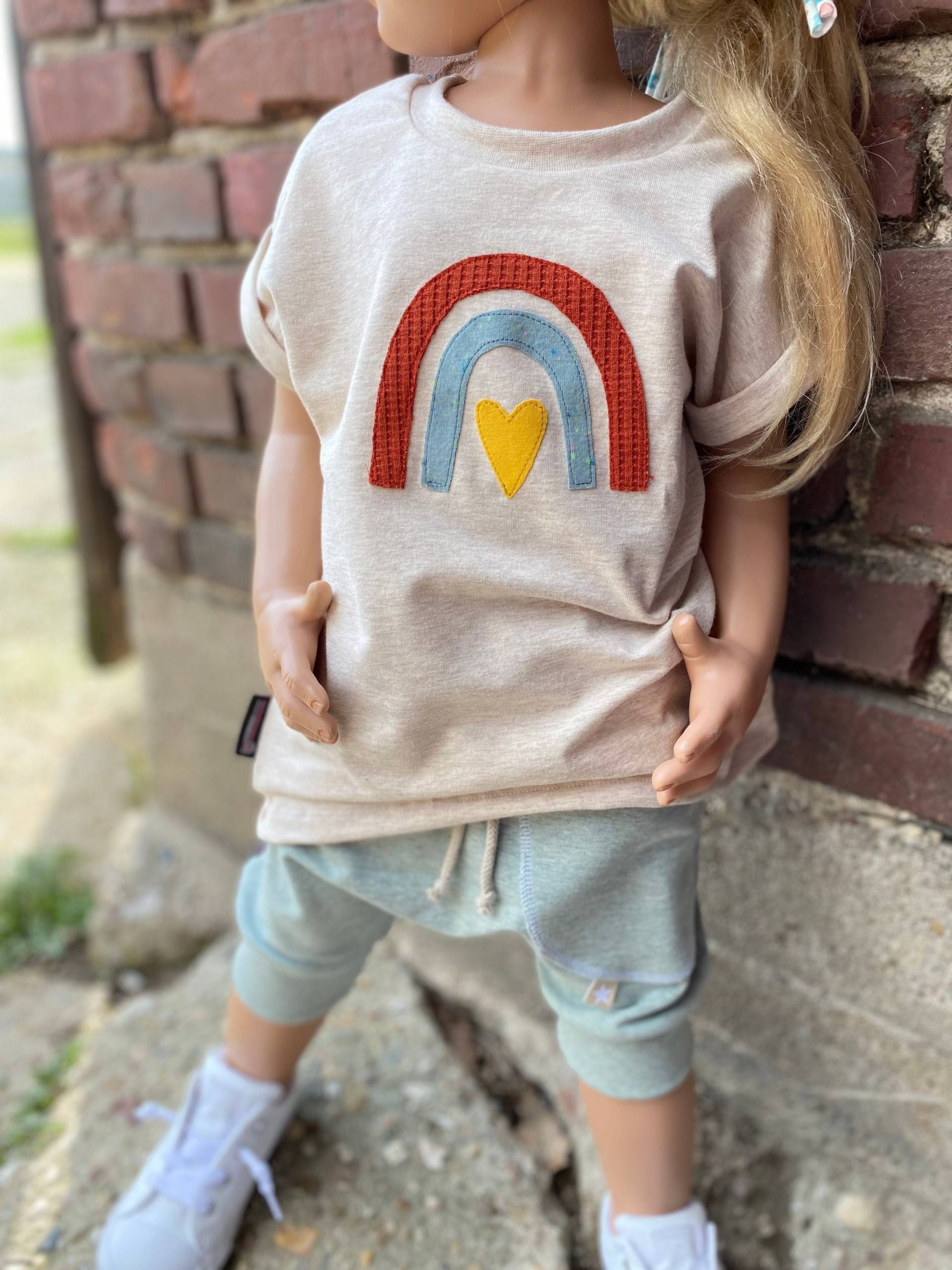 Lockeres Bio Jersey Shirt - Regenbogen Herz Mädchen Kind Baby Kinderkleidung von sschleifenliebee