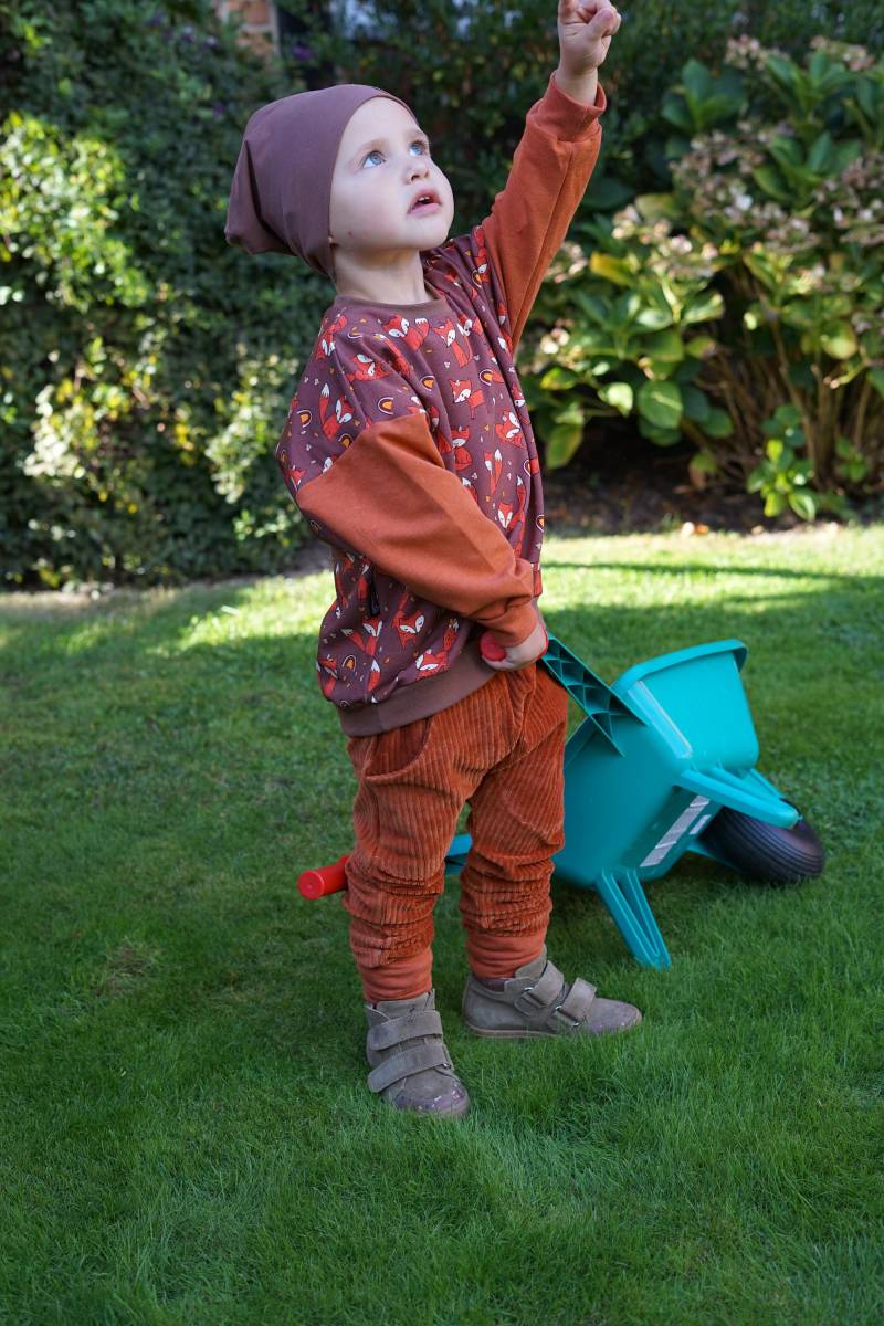 Dein Design | Regular Fit Jogger Breitcord Nicky Kuschelcord Schlicht Basic Junge Baby Kinderkleidung von sschleifenliebee