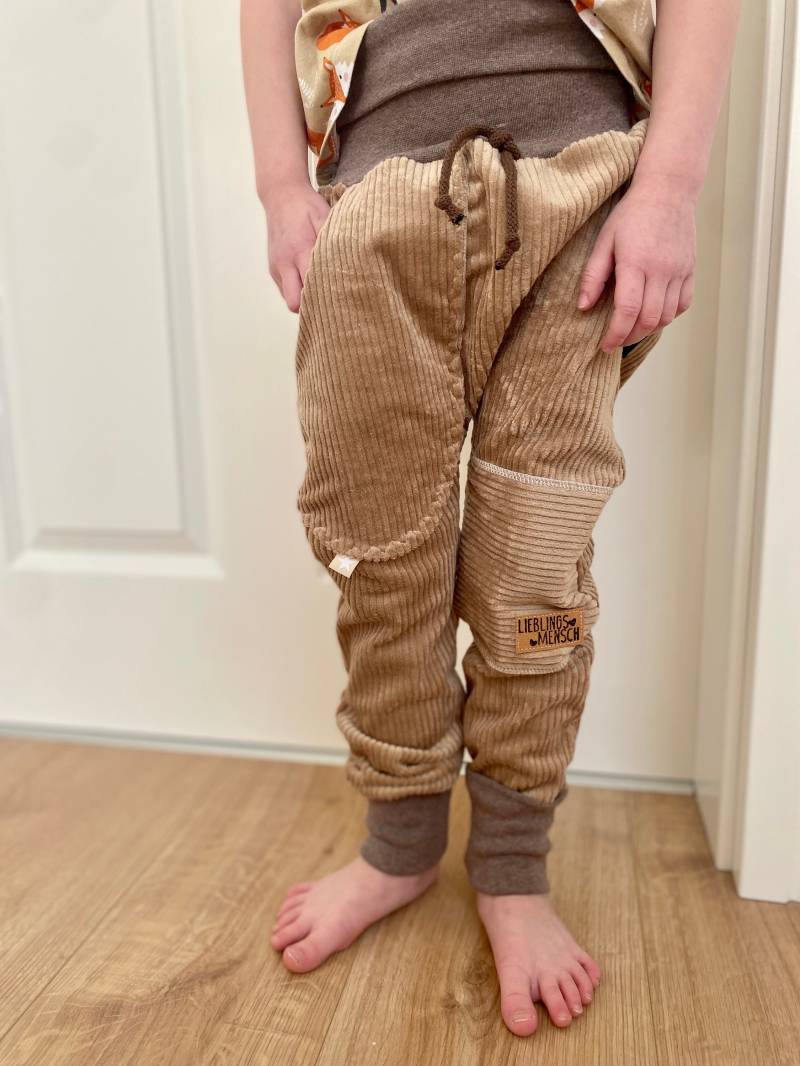 Regular Fit Jogger - Schon Ab Größe 56 Bis 152 Pumphose Mädchen Junge Lieblingsmensch Camel Basic Baby Kinderkleidung von sschleifenliebee