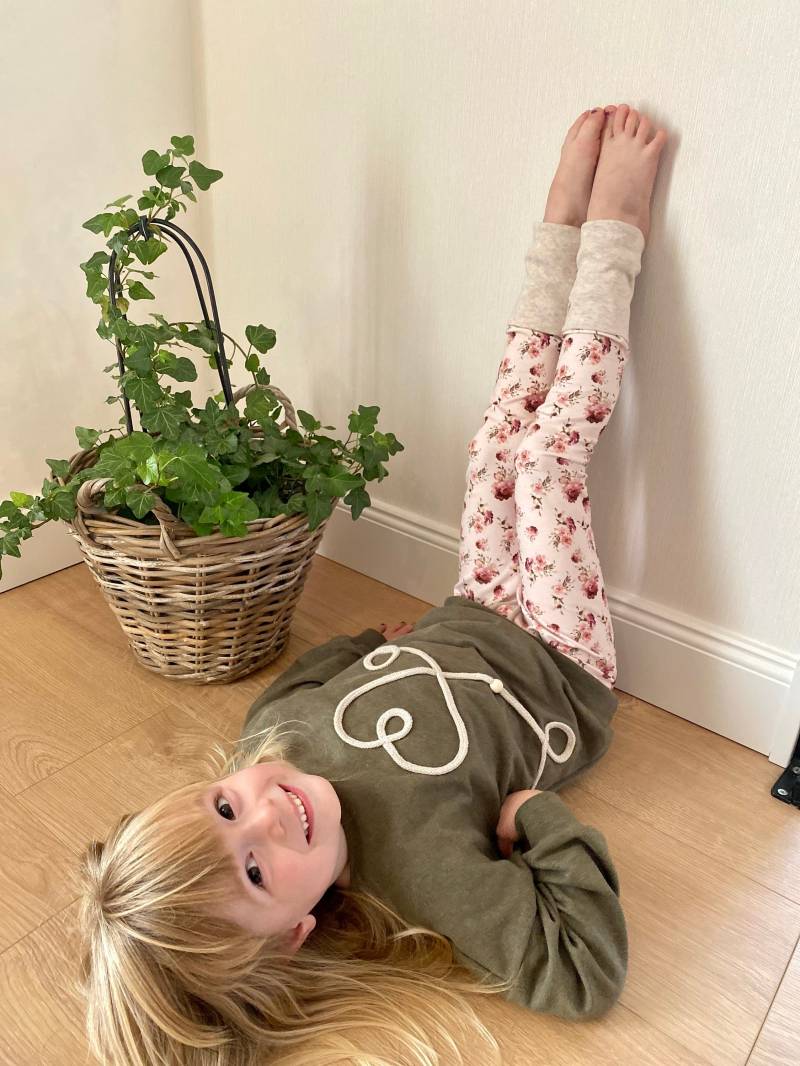 Skinny - Blumen Jersey Hose Basic Pumphose Mädchen Baby Kind Kinderkleidung von sschleifenliebee