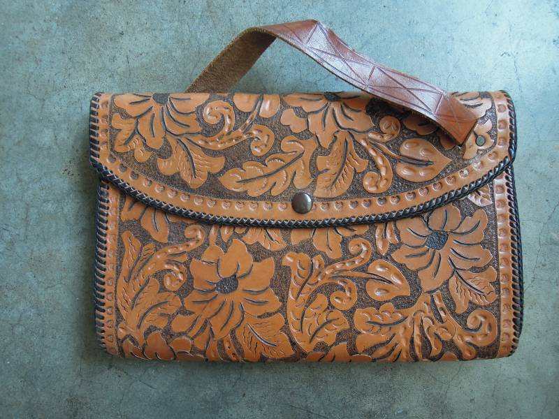 Vintage Handarbeit Floral Punziert Leder Snap Twist Riemen Clutch Geldbörse Western Tan Braun Southwestern 70Er Jahre 1970S Tasche Umschlag Groß von sssggg
