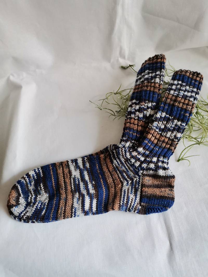 Selbsgestrickte Socken, Vegan, Allergiker Größe 38/39 , Blau, Braun Bunt Töne Selbsgestrickte Socken, Vegan, Allergiker Größe 38/39 , Blau, Braun Bunt Töne von stammsdekomehr