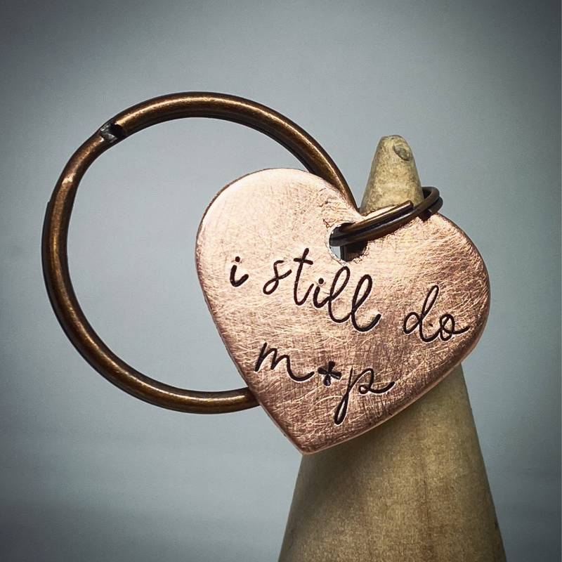 Personalisiert I Still Do Doppelseitiges Handgestempeltes Traditionelles 8. 19. Bronze Hochzeitstag Geschenk. Schlüsselanhänger Schlüsselring von stampedbycheryl