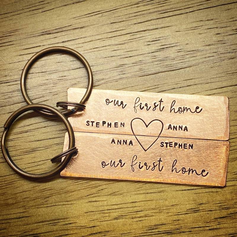 Unser Erstes Zuhause. Home Sweet Home. Personalisiertes Handgestempeltes Geschenk Für Paare. Schlüsselanhänger Schlüsselring. Passendes Neues von stampedbycheryl