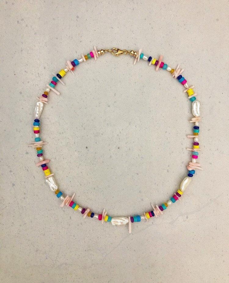 Olé Perlen-Perlen-Halskette | Süsswasserperlen Korallen Halskette Multicolor Perlen Edelstein Schmuck Regenbogen 14Kt Gold Gefüllt von standingoaccessories
