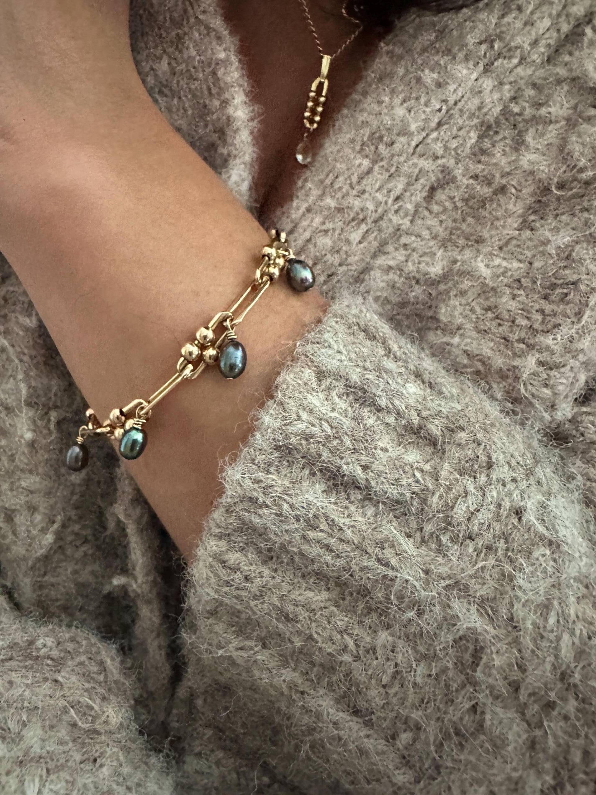 Serra Perlen Bettelarmband | 14Kt Gold Filled Kettengliederkugel Armband Büroklammer Kettenschmuck Dickes Demi Fine Schmuck von standingoaccessories