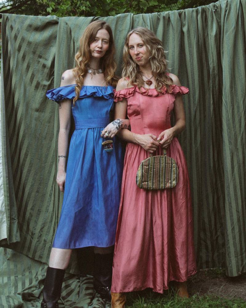 Vintage 1970S Blaues Taft Abendkleid Schulterfreies Rüschen Kleid von standingovationvtg