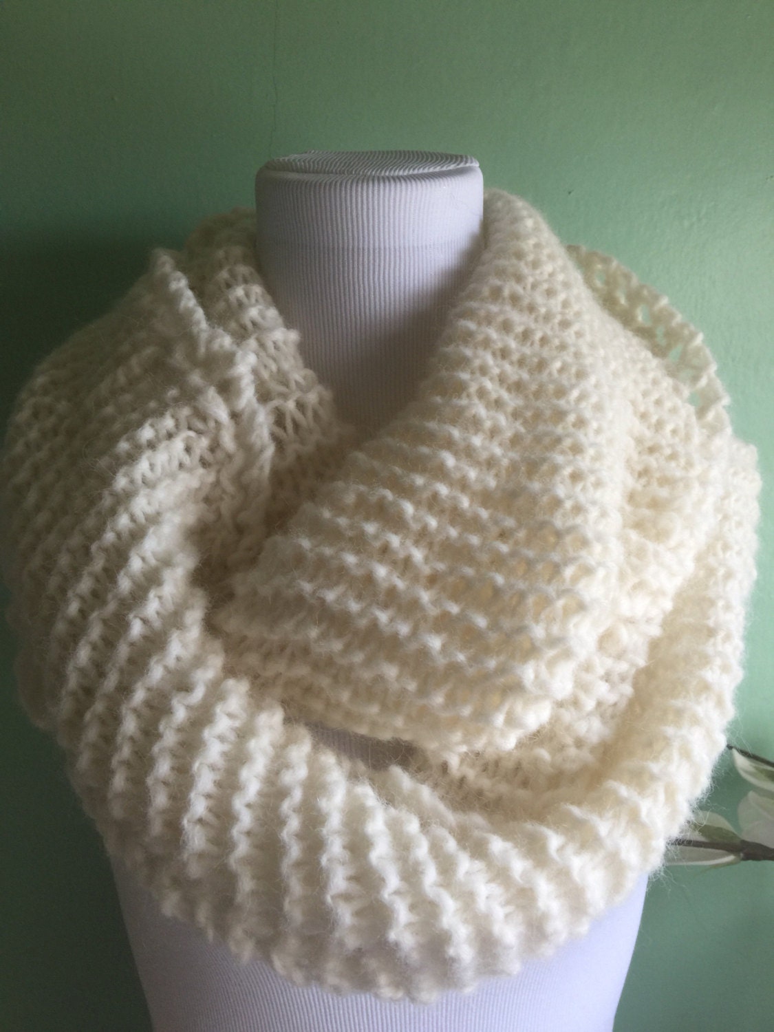 Handgestrickt Infinity Fashion Schal Mit Alpaka Garn Weich Und Leicht Creme Heather von starlightknit