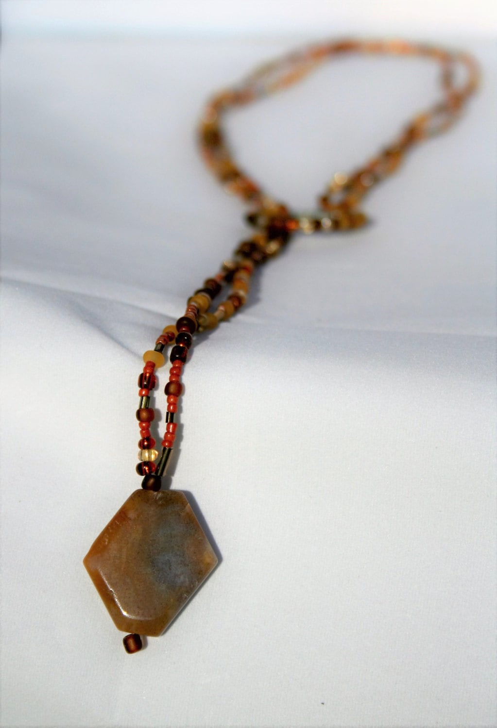 Lasso-stil Halskette, Halskette Perlen Erdfarben von starrdustjewelrySD