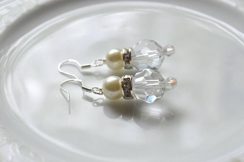 Hochzeit Ohrringe, Brautschmuck, Elfenbein Perle Und Funkelnde Kristall Ohrringe von starrydreams