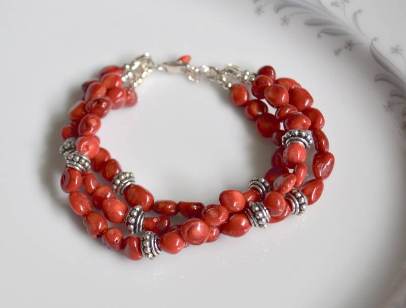 Rote Koralle Und Silber Dreireihiges Armband, Rote Schmuck von starrydreams