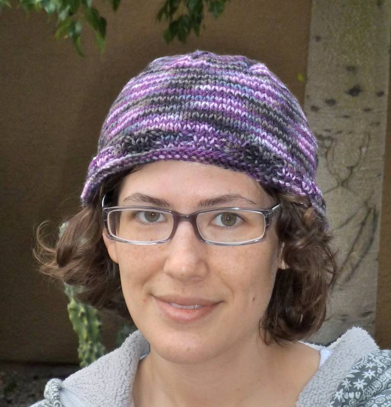 Lila Rollkrempe Strickmütze Für Frauen von starsHaberdashery