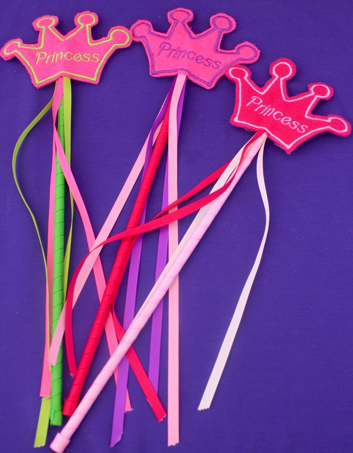 Bestickter Filz Princess Crown Wand Party Pack Set 6 - Ideal Für Favors, Dress Up Und Kostüme Wählen Sie Ihre Farben Bestickter Filz Princess Crown Wand Party Pack Set 6 - Ideal Für Favors, Dress Up Und Kostüme Wählen Sie Ihre Farben von starvisions