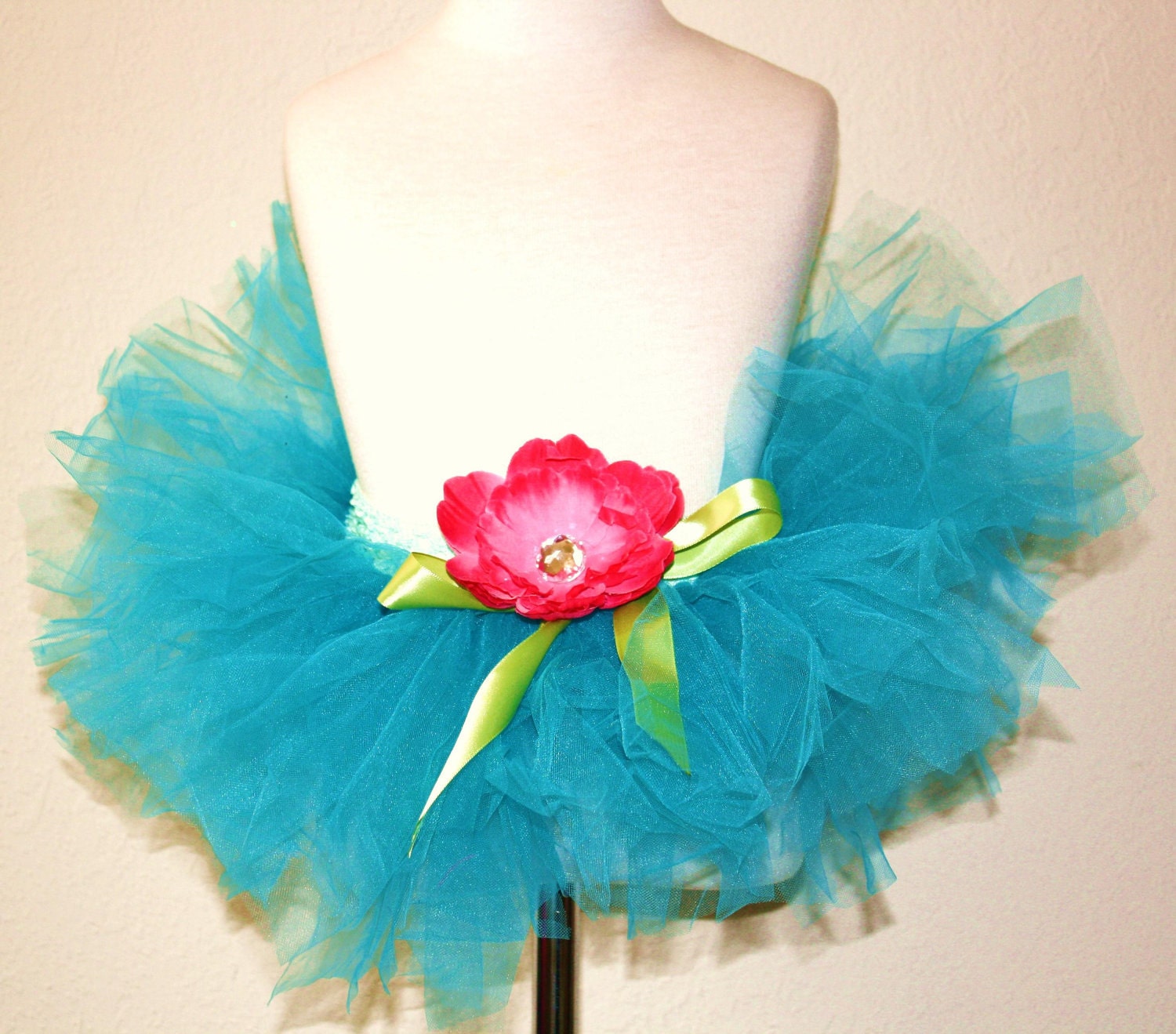 Carribbean Sommer Aqua Genähte Tutu Mit Der Koordination Blume Clip - Perfekt Für Geburtstage, Kleid Oben Oder Halloween Carribbean Sommer Aqua Genähte Tutu Mit Der Koordination Blume Clip - Perfekt Für Geburtstage, Kleid Oben Oder Halloween von starvisions
