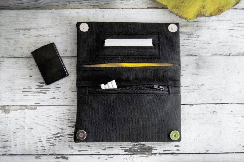 Tabakbeutel, Schwarzer Gobelinstoff, Halb Wasserdichter Polsterstoff, Handgemachte Tabaktasche, Zigarettenetuis Tabakbeutel, Schwarzer Gobelinstoff, Halb Wasserdichter Polsterstoff, Handgemachte Tabaktasche, Zigarettenetuis von stellanta