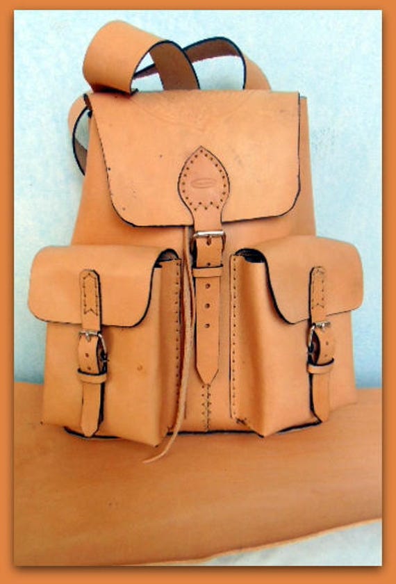 Leder Rucksack. Rucksäcke. Natürlich Gegerbte Rindsledertasche. Umhängetasche..handarbeit. Unisex.mens Geschenk. Reisegepäck. Ledertasche Handgemacht von stellasilverhorse