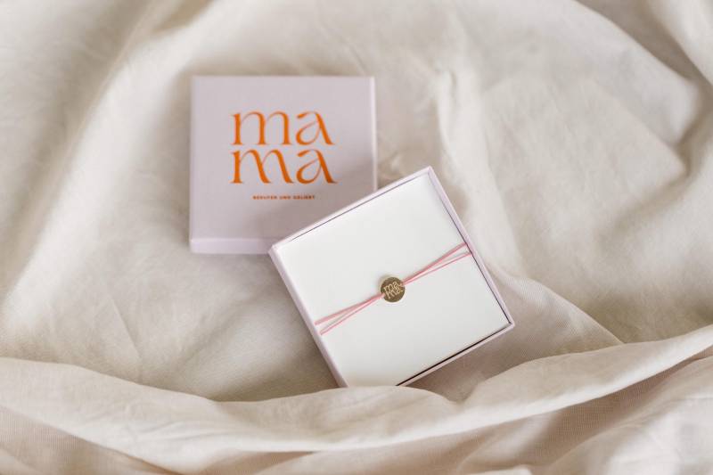 Mama - Zartes Armband Rosa/Gold in Geschenkbox Mama - Zartes Armband Rosa/Gold in Geschenkbox von stenniestudio