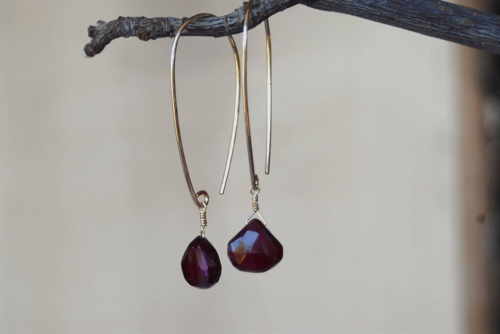 14 Kt Gold Gefüllte Rubin-Roter Chalcedon-Draht Durchzug Ohrringe, Geschenk Für Sie, Einzigartige Ohrringe von stephaniehuang