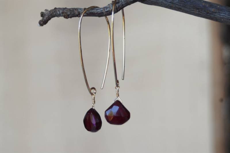 14 Kt Gold Gefüllte Rubin-Roter Chalcedon-Draht Durchzug Ohrringe, Geschenk Für Sie, Einzigartige Ohrringe von stephaniehuang