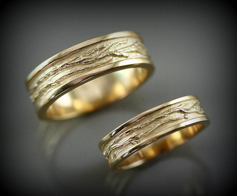 Ehering-Set Mit Baumzweigen Aus Massivem Gold Für Männer Und Frauen Ehering-Set Mit Baumzweigen Aus Massivem Gold Für Männer Und Frauen von stephanielemelin