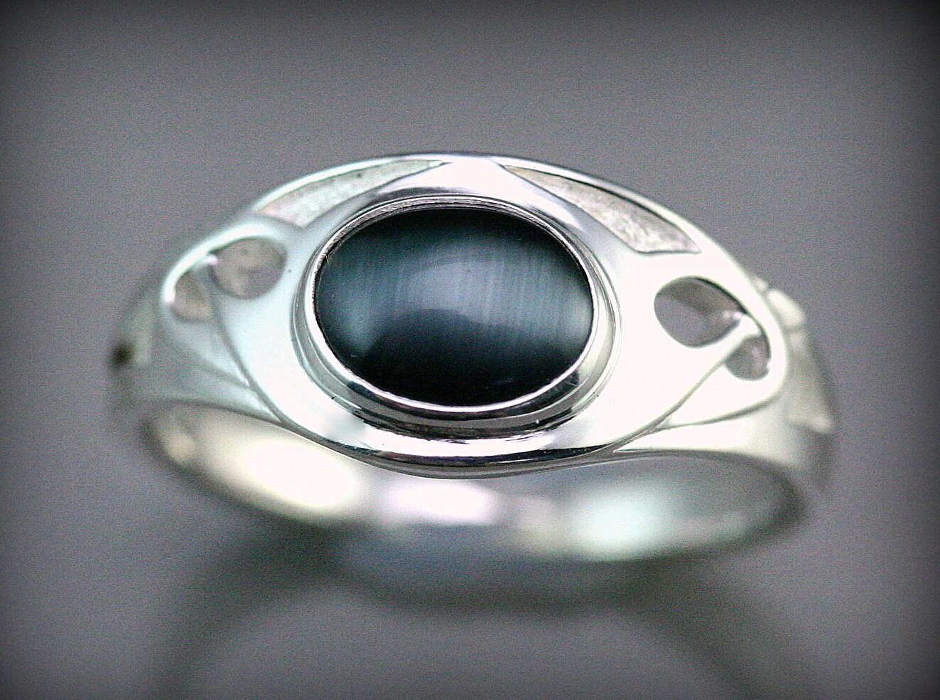 Jugendstil-Ring Aus Silber Und Stein Für Damen Jugendstil-Ring Aus Silber Und Stein Für Damen von stephanielemelin