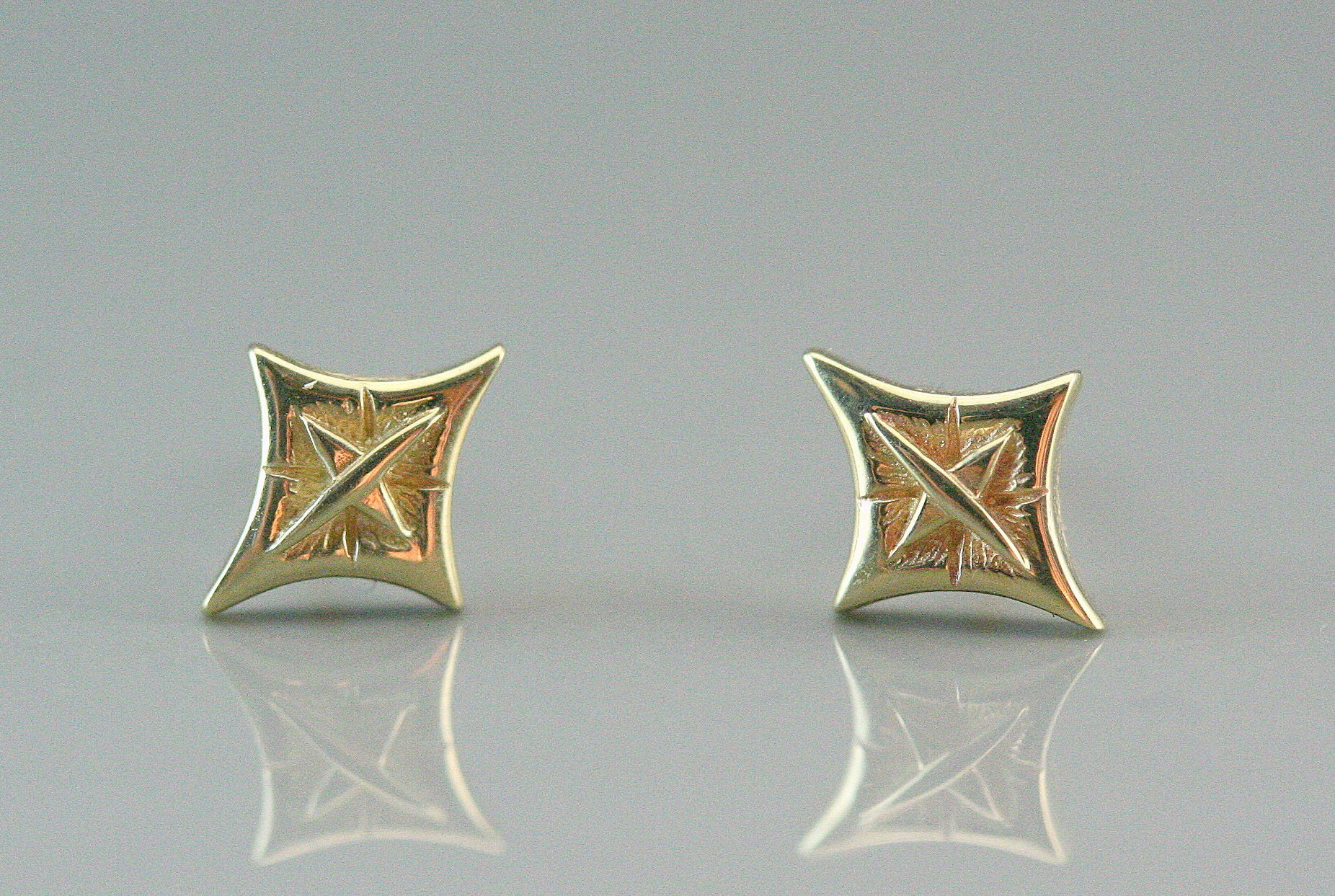 Massive Goldohrringe, Goldene Sternohrstecker, Kleine Diamantohrringe, Ohrstecker, Massives 10K, 14K Gold von stephanielemelin