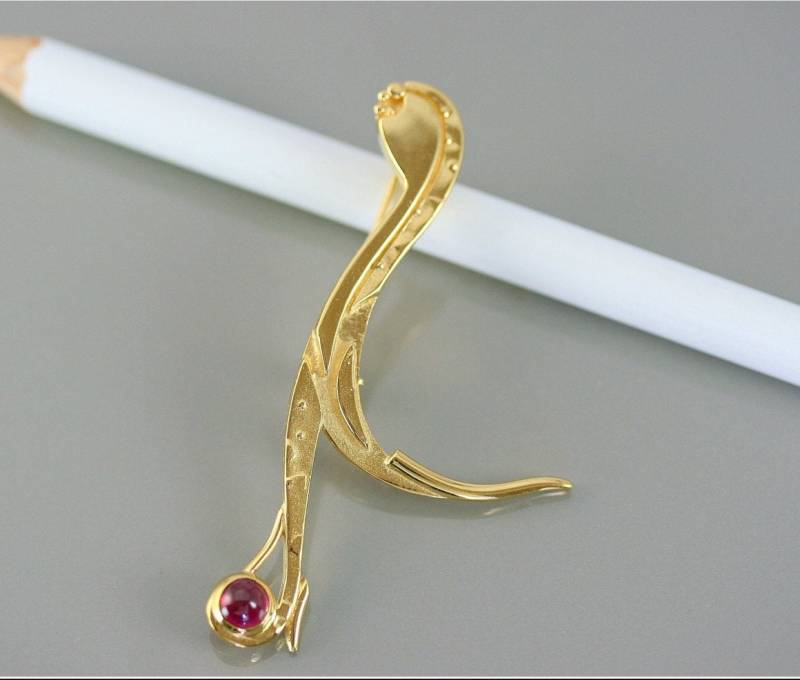 Moderne Akrobatenbrosche - Originalbrosche Damenschmuck Goldbrosche Brosche Mit Stein Zeitgenössisch Handgefertigt Handwerkliches Juwel von stephanielemelin