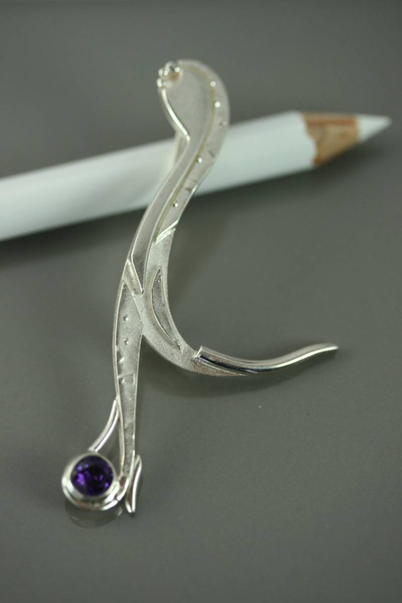 Moderne Akrobatenbrosche - Originalbrosche Damenschmuck Silberbrosche Brosche Mit Stein Zeitgenössisch Handgefertigt Handwerkliches Juwel von stephanielemelin