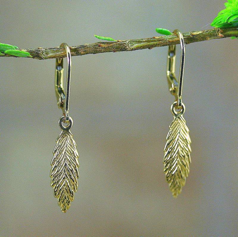 Naturohrringe in Blattform Aus Massivem Gold Für Damen von stephanielemelin