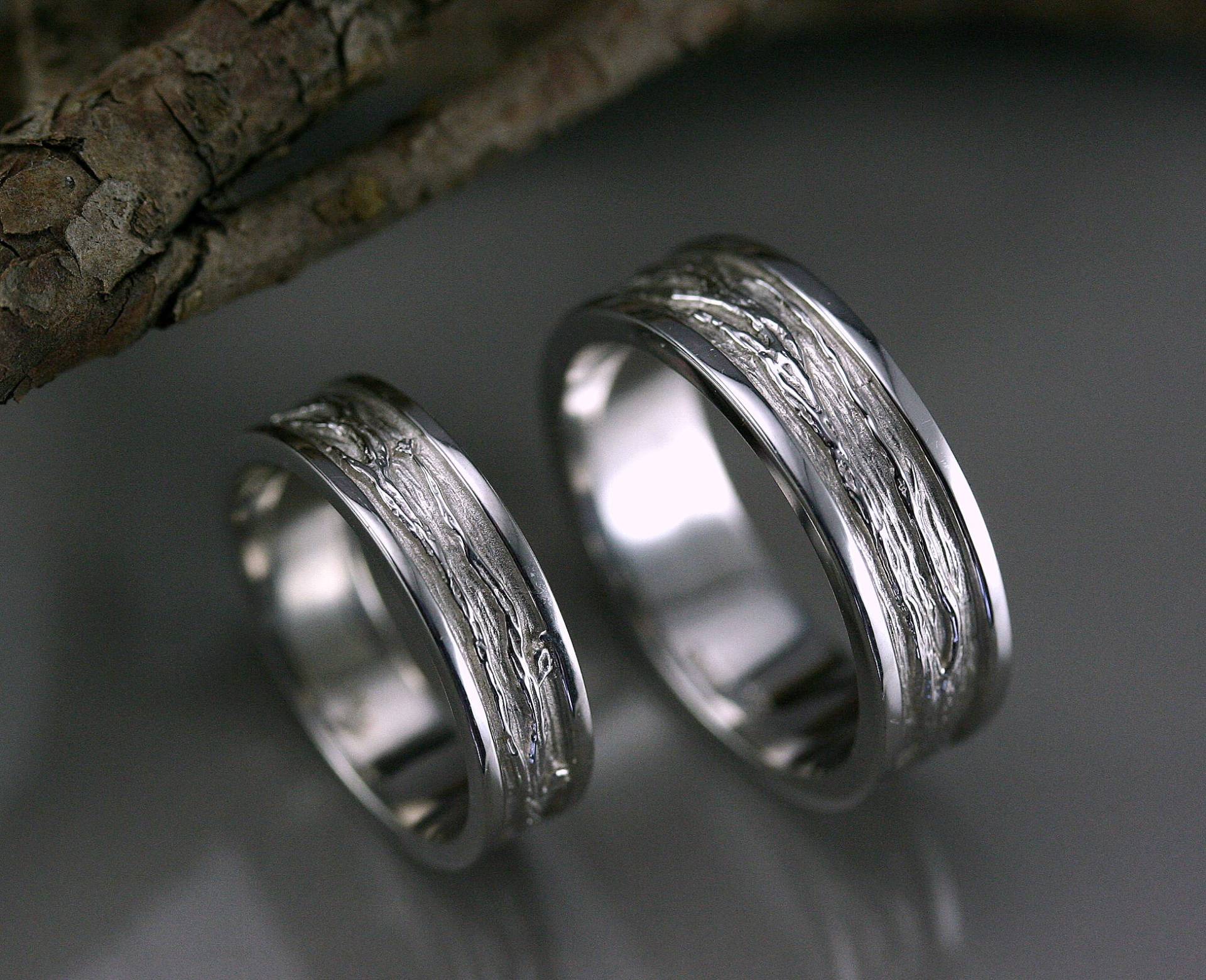 Weißgold-Ring-Set, Weißgold-Ehering-Set, Weißgold-Astringe, Ehering-Set, Rinde Strukturierter Gold-Ehering Weißgold-Ring-Set, Weißgold-Ehering-Set, Weißgold-Astringe, Ehering-Set, Rinde Strukturierter Gold-Ehering von stephanielemelin