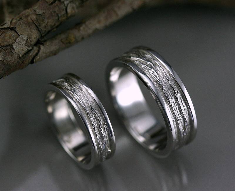 Weißgold-Ring-Set, Weißgold-Ehering-Set, Weißgold-Astringe, Ehering-Set, Rinde Strukturierter Gold-Ehering Weißgold-Ring-Set, Weißgold-Ehering-Set, Weißgold-Astringe, Ehering-Set, Rinde Strukturierter Gold-Ehering von stephanielemelin