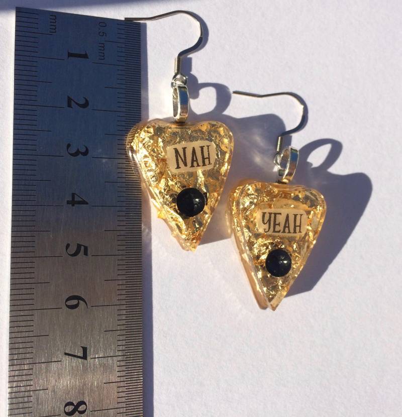 Yeah Nah Mini Planchette Harz Ohrringe, Stern Gesicht von sternfacesternface