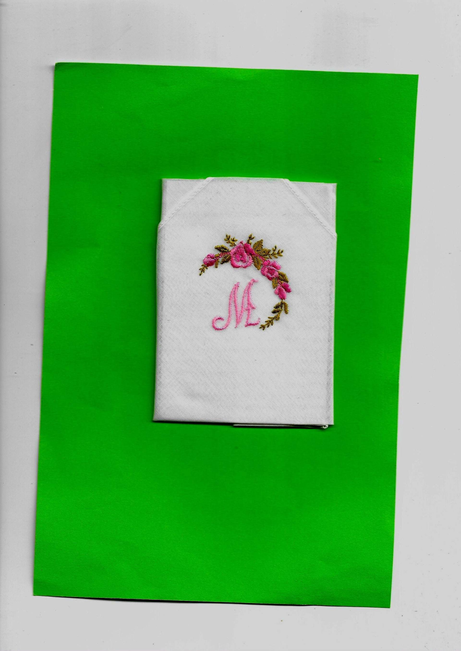 1 Taschentuch Bestickt Blumenranke Und Buchstabe 1 Taschentuch Bestickt Blumenranke Und Buchstabe von stickgud