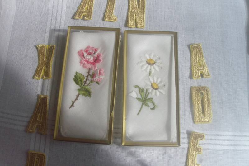 1 Taschentuch Blume, Rose Bestickt, Name, Datum, Herz, Stern 1 Taschentuch Blume, Rose Bestickt, Name, Datum, Herz, Stern von stickgud