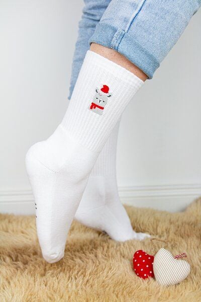 sticknic Socken mit Weihnachts Lama Motiv gestickt - Minimalistische Stickerei - Tennissocken - Kuschelsocken - Geschenk Weihnachten - Weihnachtssocken von sticknic