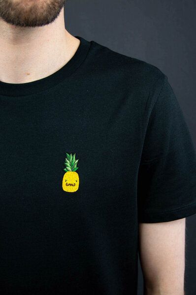 sticknic T-Shirt mit Ananas Motiv gestickt - Minimalistische Stickerei - Auch als Geschenk von sticknic