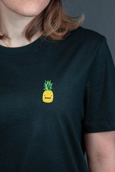 sticknic T-Shirt mit Ananas Motiv gestickt - Minimalistische Stickerei - Auch als Geschenk von sticknic