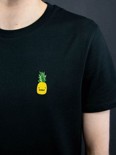 sticknic T-Shirt mit Ananas Motiv gestickt - Minimalistische Stickerei - Auch als Geschenk von sticknic