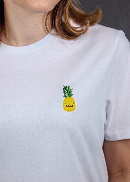 sticknic T-Shirt mit Ananas Motiv gestickt - Minimalistische Stickerei - Auch als Geschenk von sticknic