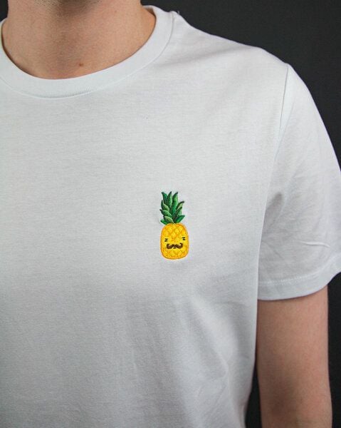 sticknic T-Shirt mit Ananas Motiv gestickt - Minimalistische Stickerei - Auch als Geschenk von sticknic