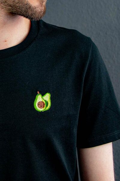 sticknic T-Shirt mit Avocado Motiv gestickt - Minimalistische Stickerei - Auch als Geschenk von sticknic